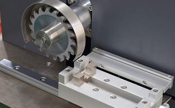 全自動(dòng)缺口制樣機(jī)內(nèi)部結(jié)構(gòu)